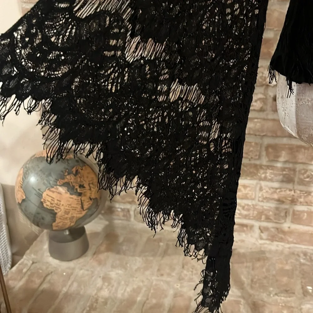Philosophy black lace top w/back zipper & dramatic sleeves!